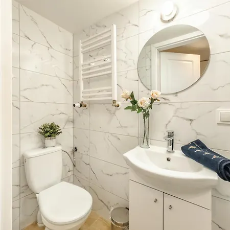 Radwanska Apartment